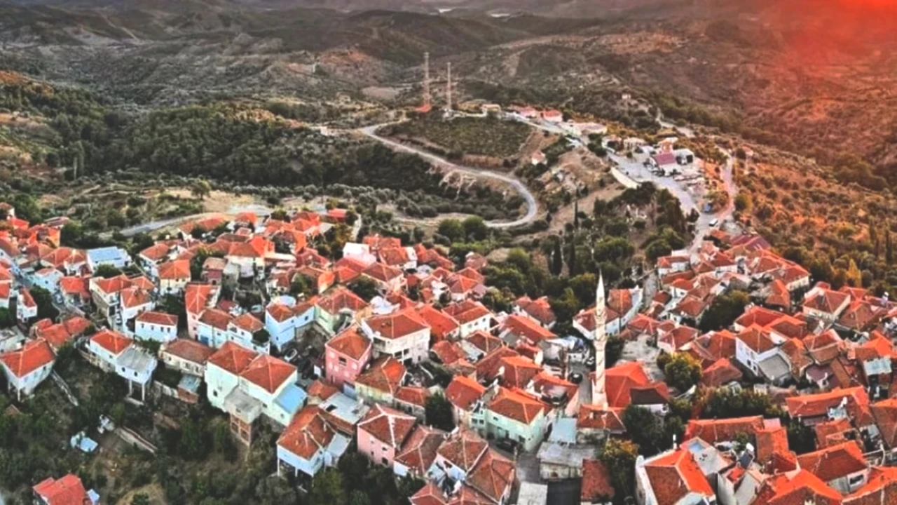İzmir'in Saklı Cenneti: Şehir Merkezine Sadece 1 Saatte Ulaşabileceğiniz Zamanın Durduğu O Sıradışı Köy!