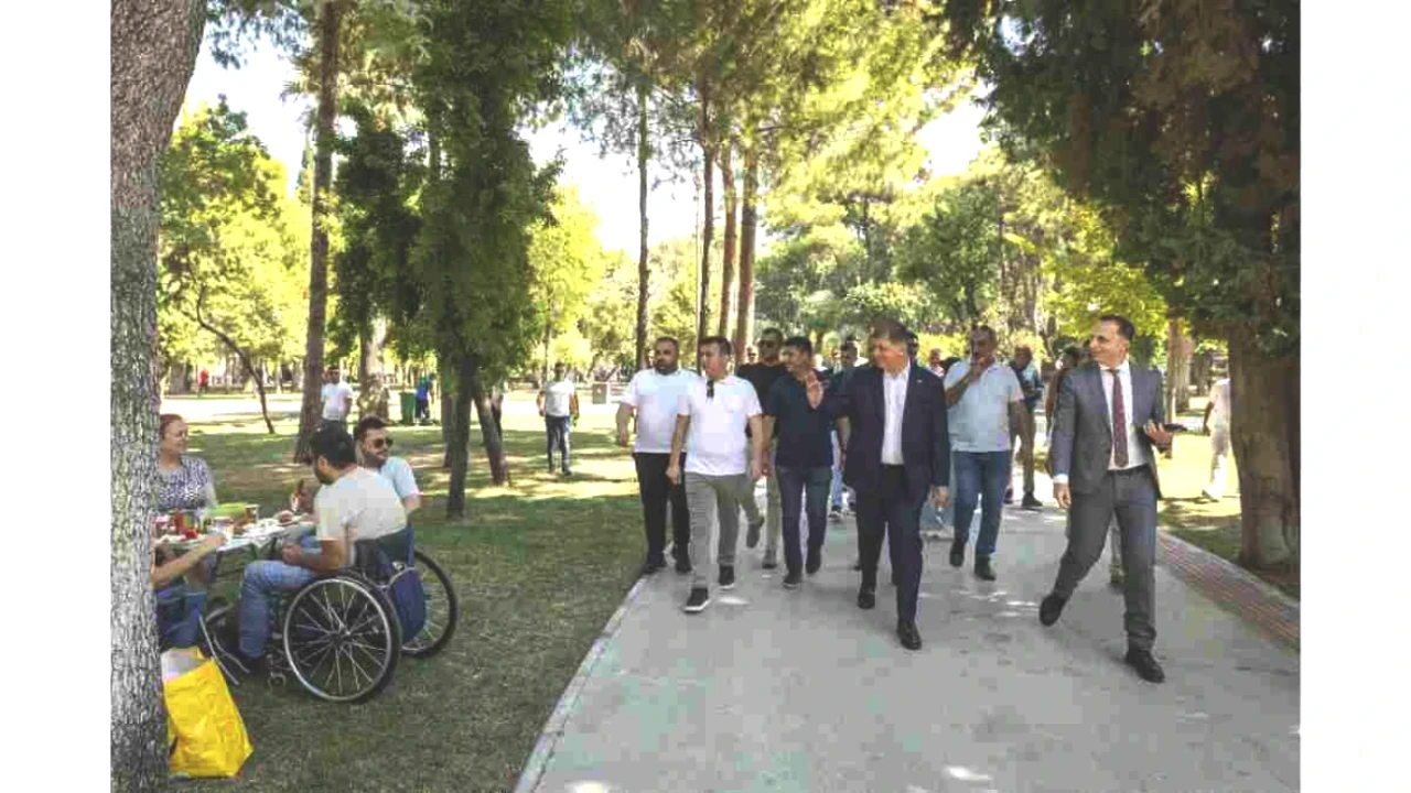 Başkan Tugay, Buca'daki Hasanağa Bahçesi'nde Yatırım Detaylarını İnceledi!