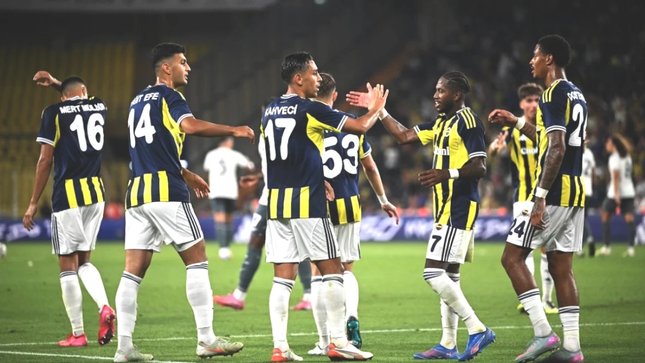 Fenerbahçe'nin Feyenoord Deplasmanında Zorlu Mücadelesi! Canlı Anlatım Burada!